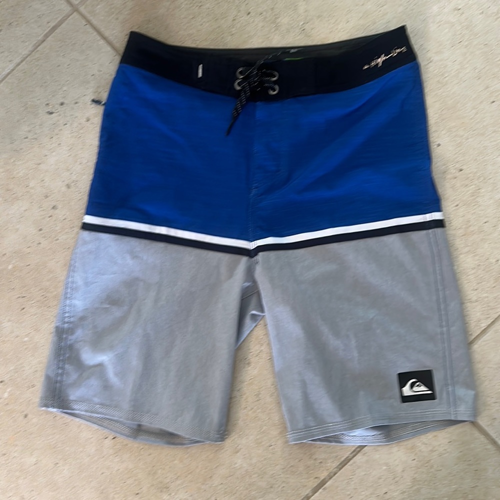 Quicksilver men’s 26 highline, 4way stretch,  water repellent, swim short